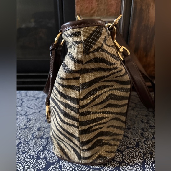 MICHAEL KORS Large Zebra Print Tote Bag w/ Detachable Wristlet | Snap Closure - Picture 4 of 13